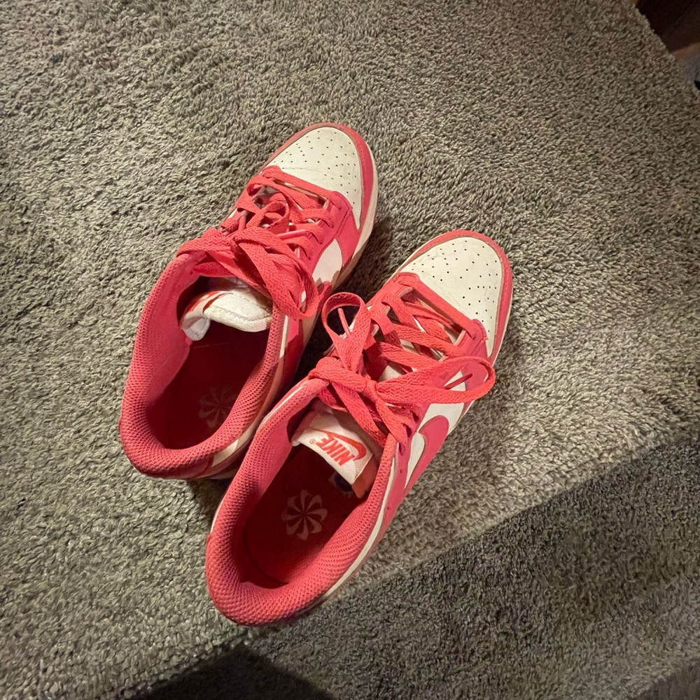 nike women aster pink dunk lows